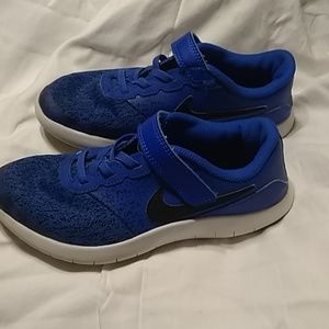 Nike tennis shoes